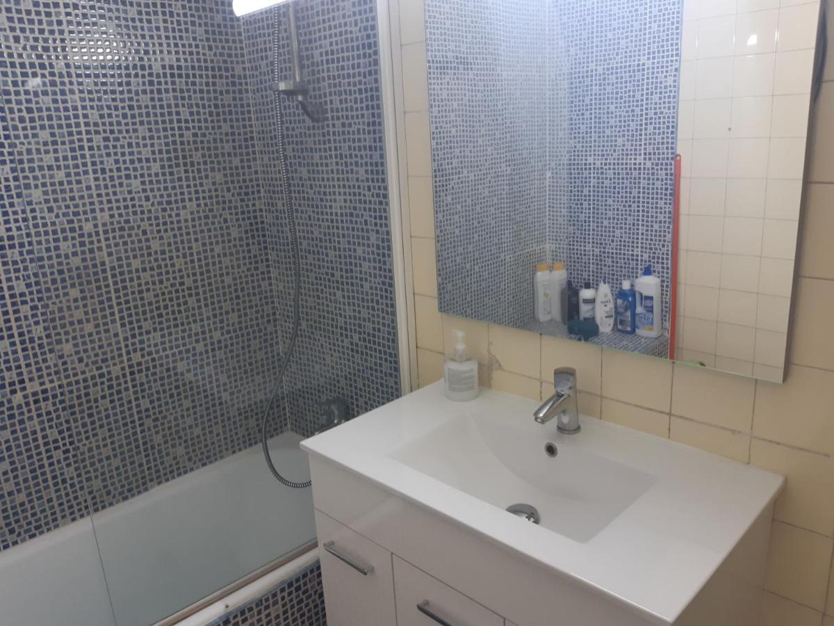 Room In Guest Room - Peaceful Accommodation In Madrid Near Atocha Exterior foto